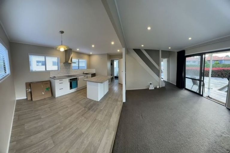 Photo of property in 2/40 Mirrabooka Avenue, Botany Downs, Auckland, 2010