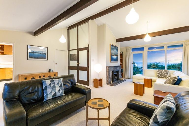 Photo of property in 5 Christina Grove, Normandale, Lower Hutt, 5010