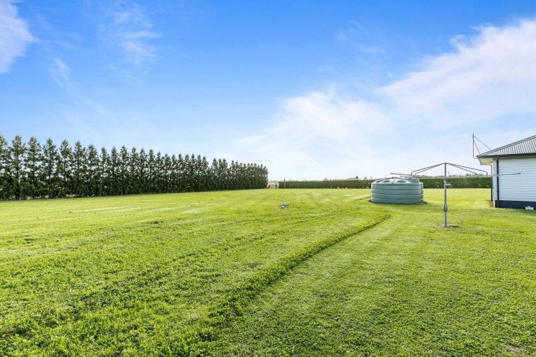 Photo of property in 39 Kairau Road East, Brixton, New Plymouth, 4373