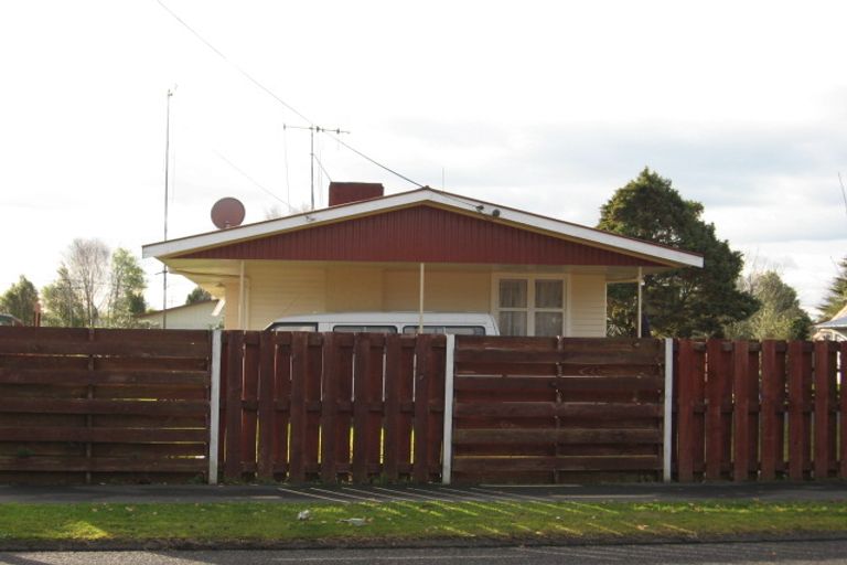 Photo of property in 42 Northolt Road, Fairview Downs, Hamilton, 3214