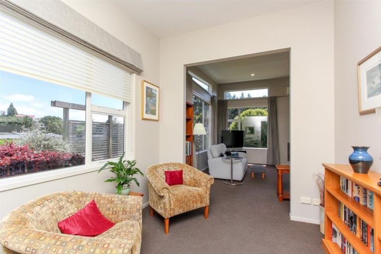 Photo of property in 10b Long Place, Frankleigh Park, New Plymouth, 4310