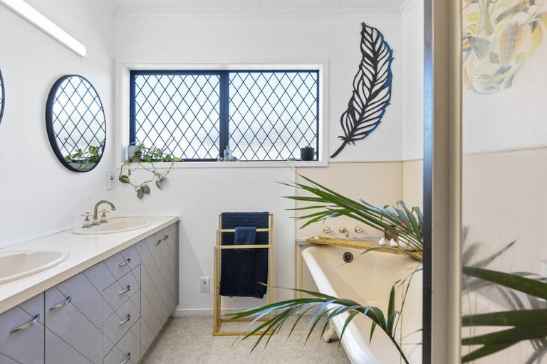 Photo of property in 68 Brois Street, Frankleigh Park, New Plymouth, 4310