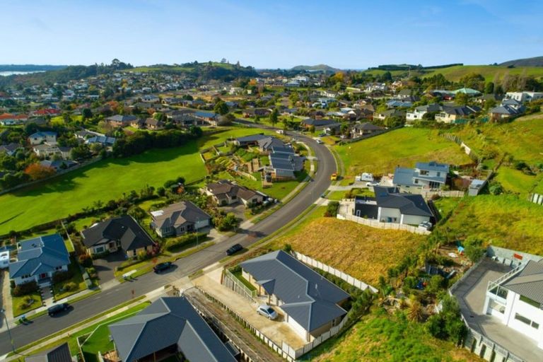 Photo of property in 93 Oteki Park Drive, Welcome Bay, Tauranga, 3112