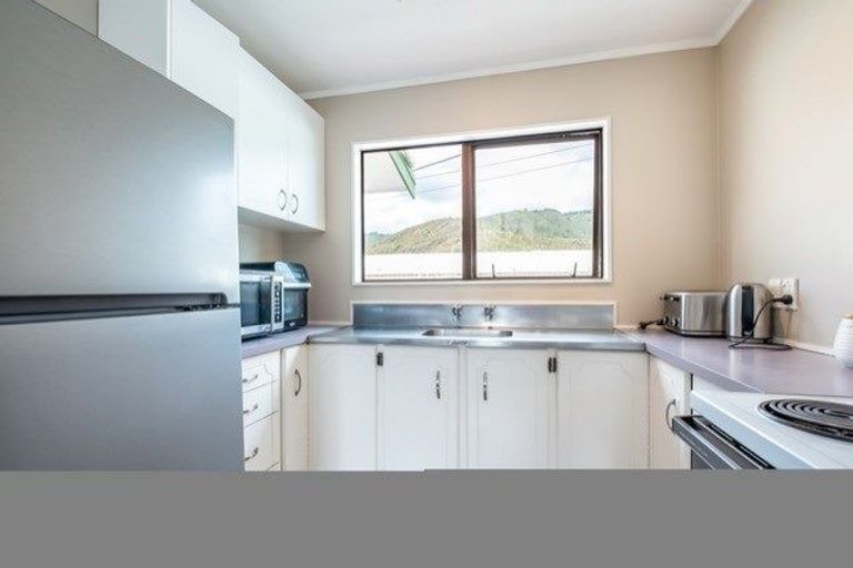 Photo of property in 2/15 Gibson Crescent, Naenae, Lower Hutt, 5011