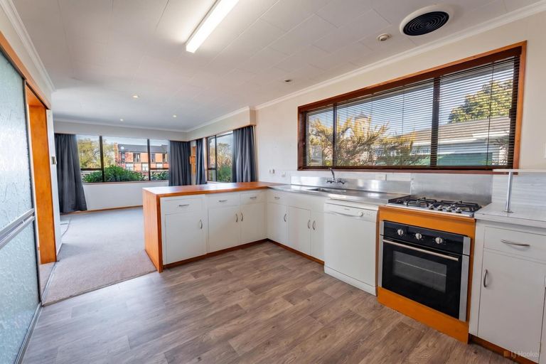 Photo of property in 12 Timaru Road, Waimate, 7924