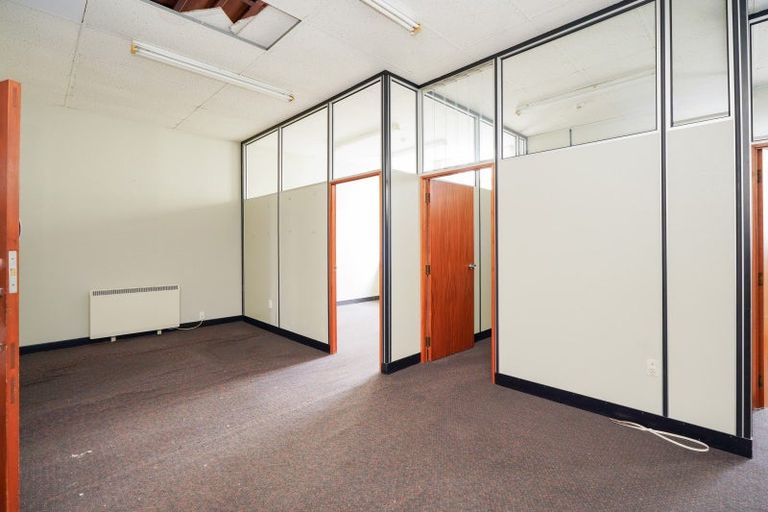 Photo of property in 24 Esk Street, Roslyn, Palmerston North, 4414