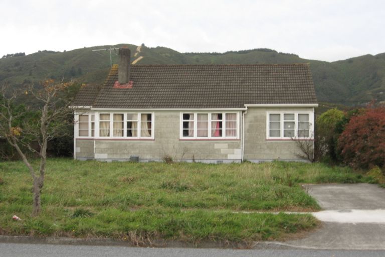 Photo of property in 36 Hewer Crescent, Naenae, Lower Hutt, 5011