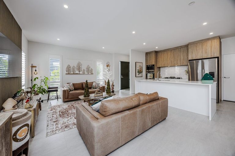 Photo of property in 43 Port Way, Rosehill, Papakura, 2113