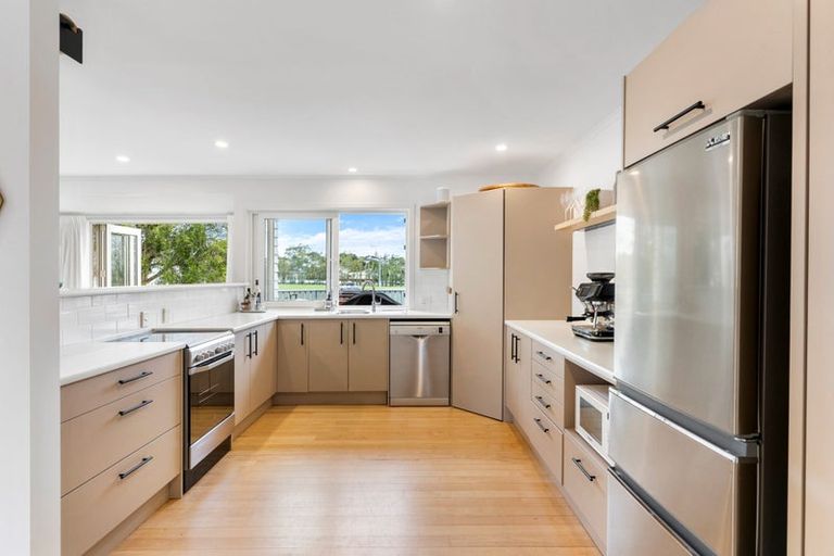 Photo of property in 1/16 Lyttelton Avenue, Forrest Hill, Auckland, 0620