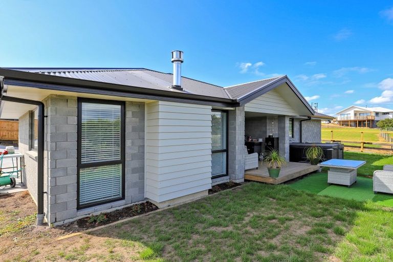 Photo of property in 15 Anglers Way, Omokoroa, 3114