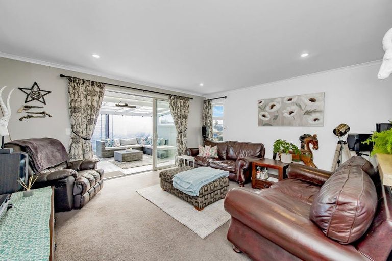 Photo of property in 21 Shillingford Boulevard, Rolleston, 7615