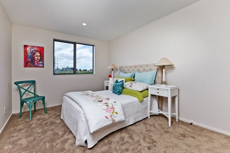 Photo of property in 14 Kaipuke Crescent, Gulf Harbour, Whangaparaoa, 0930