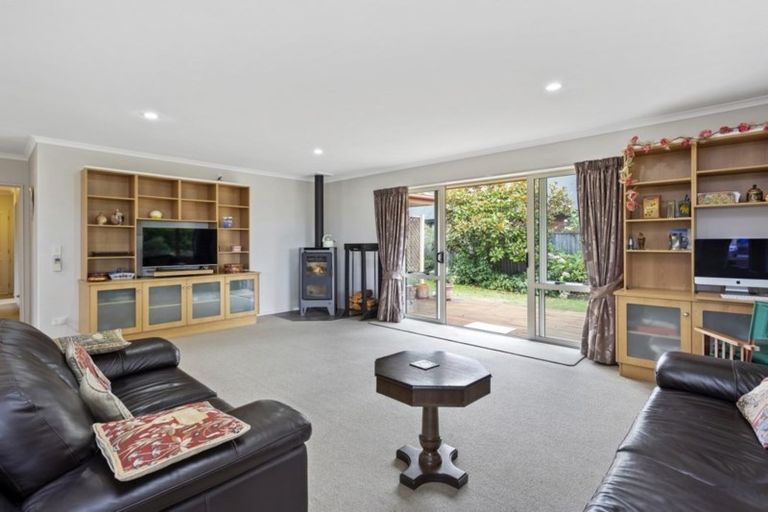 Photo of property in 15 Hawkins Place, Rangiora, 7400