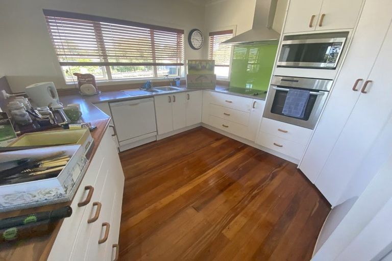 Photo of property in 28 Paerata Road, Pukekohe, 2120