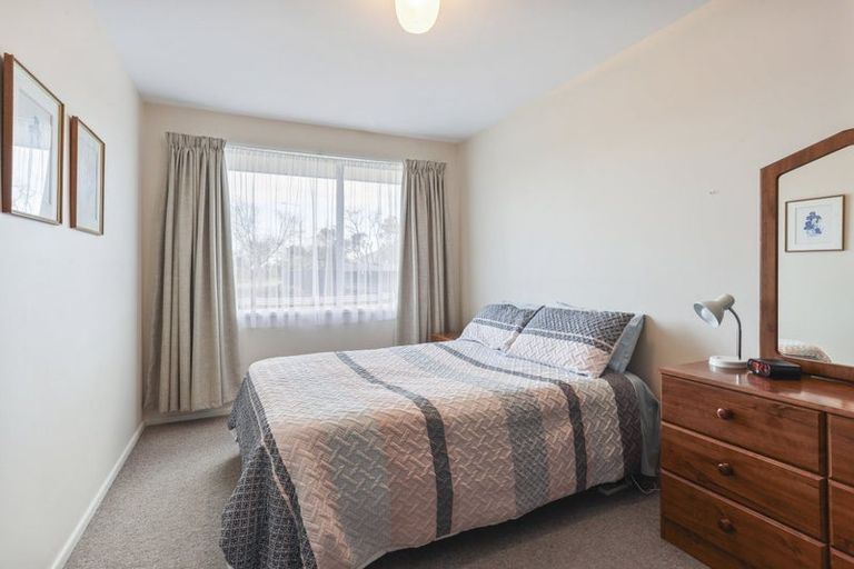 Photo of property in 2/32 Lake Terrace Road, Burwood, Christchurch, 8083