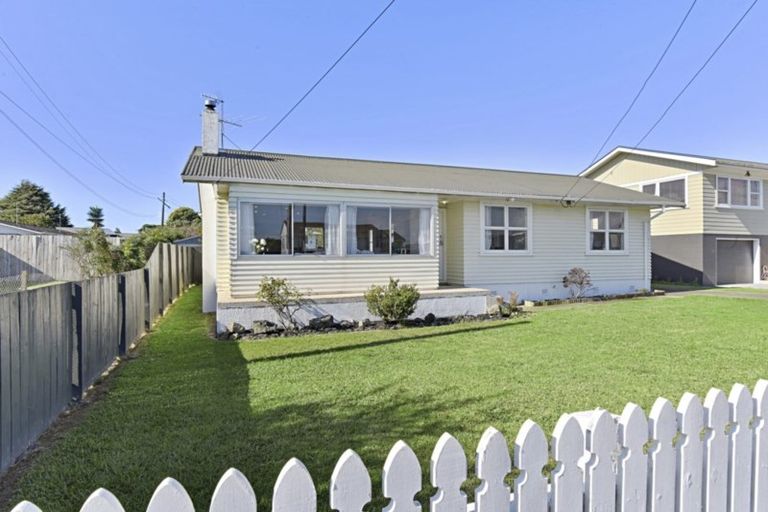 Photo of property in 38 Ferguson Street, Manurewa East, Auckland, 2102