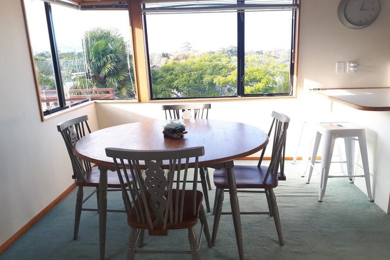 Photo of property in 1a Romulus Place, Totara Vale, Auckland, 0629