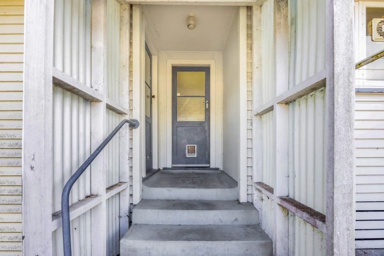 Photo of property in 10 Iredale Road, Hawera, 4610