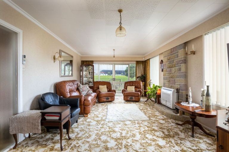 Photo of property in 42 Park Lane, Waitara, 4320