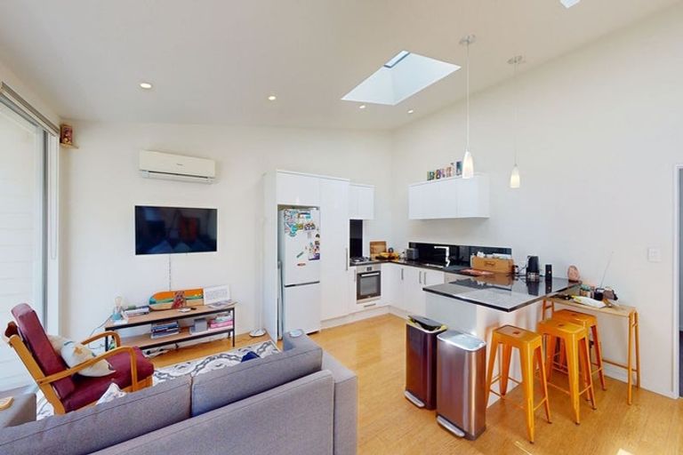 Photo of property in 1c Hungerford Road, Lyall Bay, Wellington, 6022