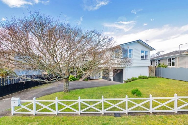 Photo of property in 9 Bodi Place, Te Atatu South, Auckland, 0610