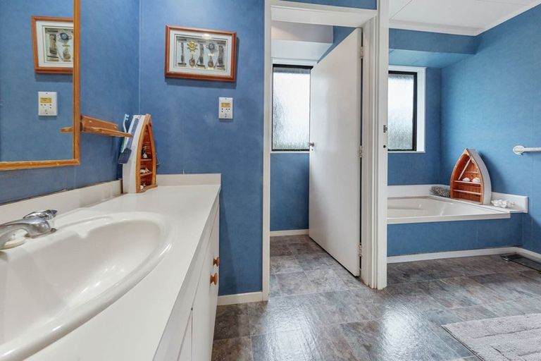 Photo of property in 12 Sandgate Avenue, Botany Downs, Auckland, 2010