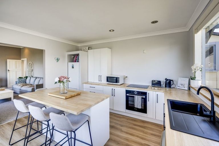 Photo of property in 9 Lawrence Road, Hospital Hill, Napier, 4110