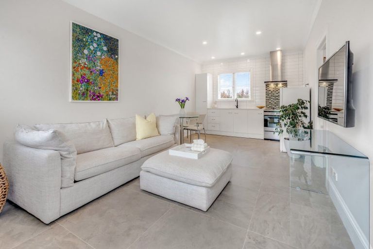 Photo of property in 17 Griggs Road, Whitford, Howick, 2571