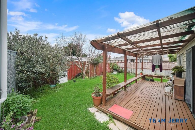 Photo of property in 30 Casuarina Road, Half Moon Bay, Auckland, 2012