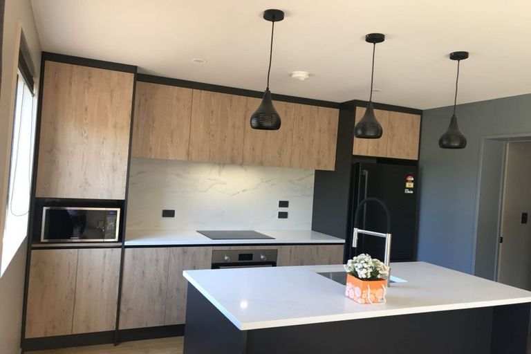 Photo of property in 44a Glen Vista Place, Bayview, Auckland, 0629