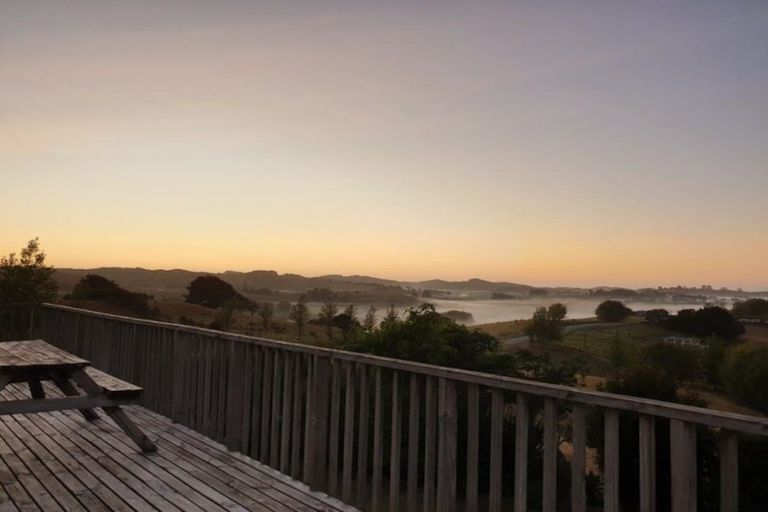 Photo of property in 18 Marohemo Road, Maungaturoto, 0583