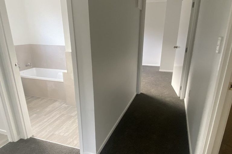 Photo of property in 2/31 Sandiacre Way, Browns Bay, Auckland, 0630