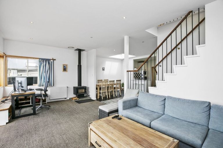 Photo of property in 103 Breaker Bay Road, Breaker Bay, Wellington, 6022