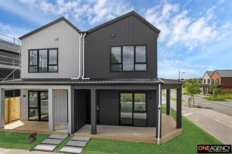 Photo of property in 18 Waimarie Drive, Karaka, 2578