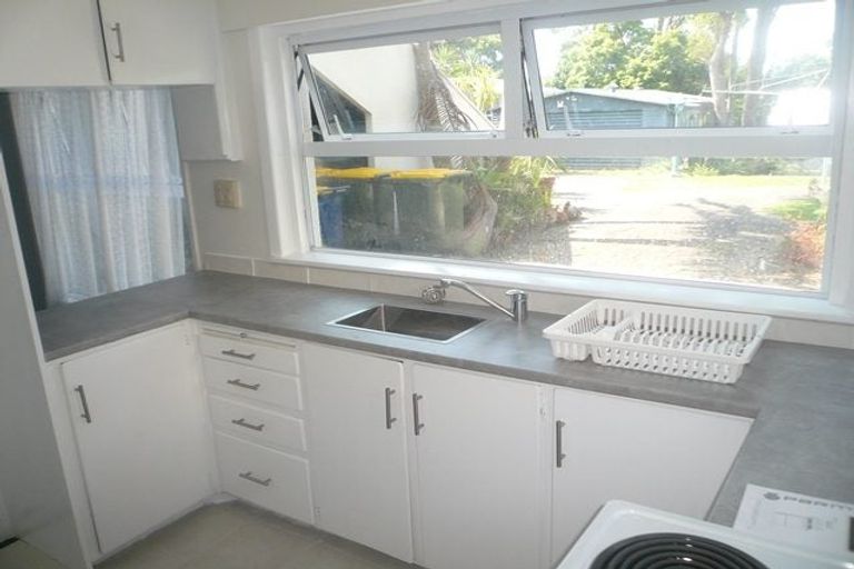 Photo of property in 17 Kelston Street, New Lynn, Auckland, 0600
