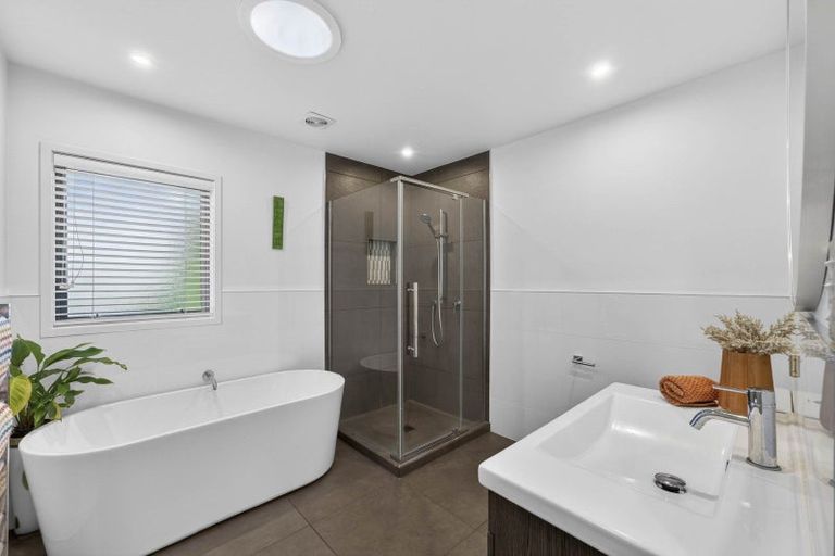 Photo of property in 17 Mayfair Crescent, Mairangi Bay, Auckland, 0630