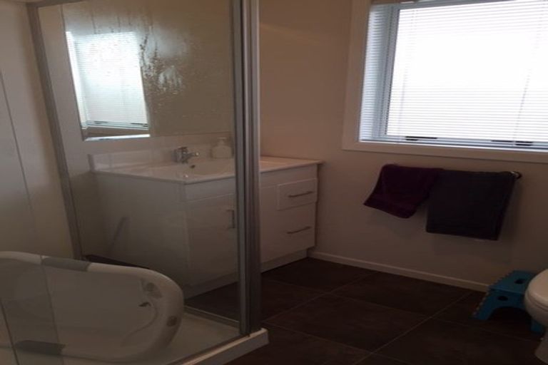 Photo of property in 1/34 Megan Avenue, Pakuranga Heights, Auckland, 2010