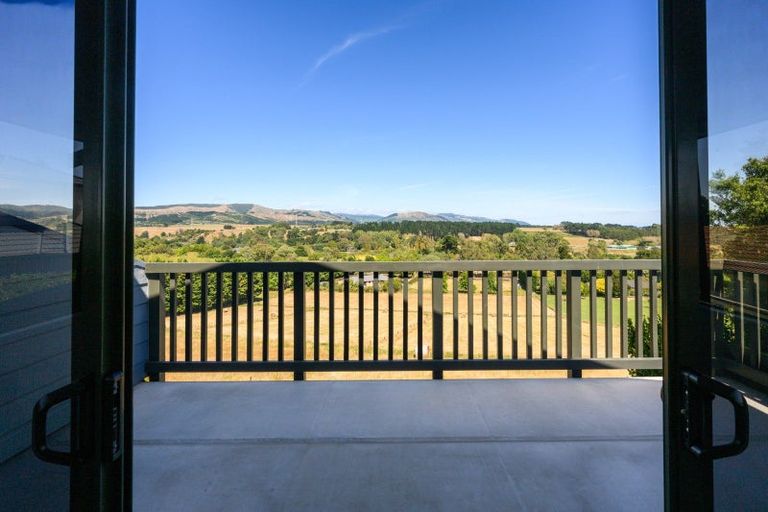 Photo of property in 70 Pacific Drive, Fitzherbert, Palmerston North, 4410