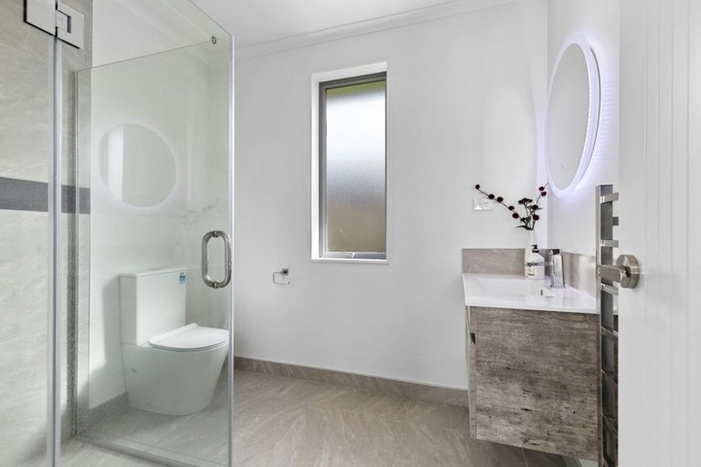 Photo of property in 2 Sydney Place, Flagstaff, Hamilton, 3210