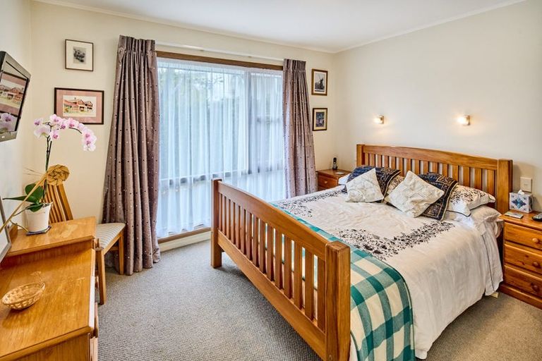 Photo of property in 46 Homewood Crescent, Karori, Wellington, 6012