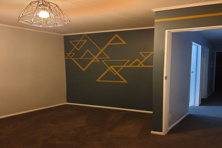 Photo of property in 1/35 St Leonards Road, Kelston, Auckland, 0602