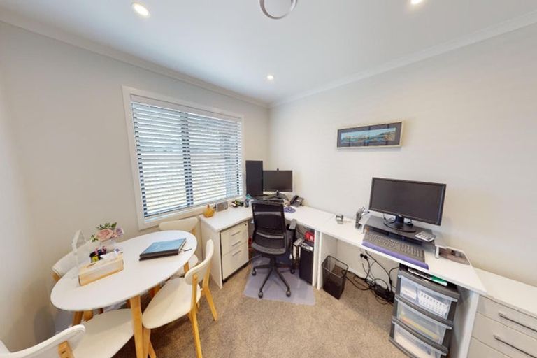 Photo of property in 6 Corsica Court, Fitzherbert, Palmerston North, 4410