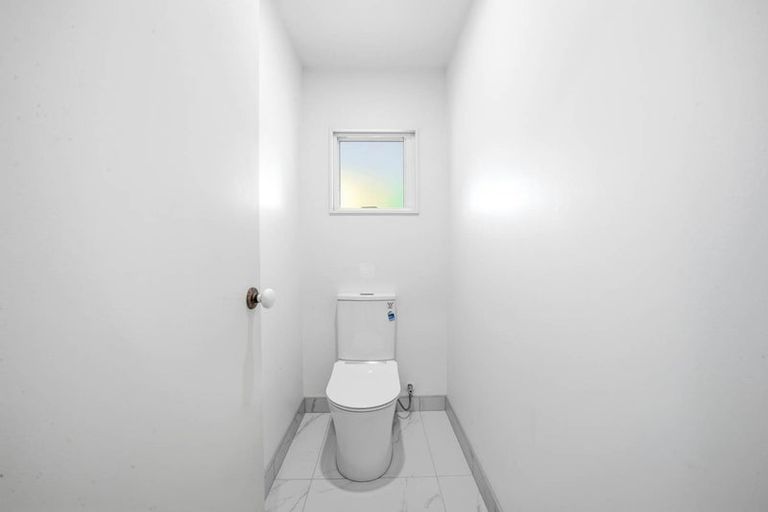 Photo of property in 22 Suncrest Drive, West Harbour, Auckland, 0618