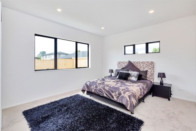 Photo of property in 5a Woodside Road, Massey, Auckland, 0614