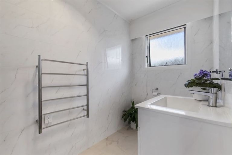 Photo of property in 2/1 Hemsway Place, Sunnyhills, Auckland, 2010