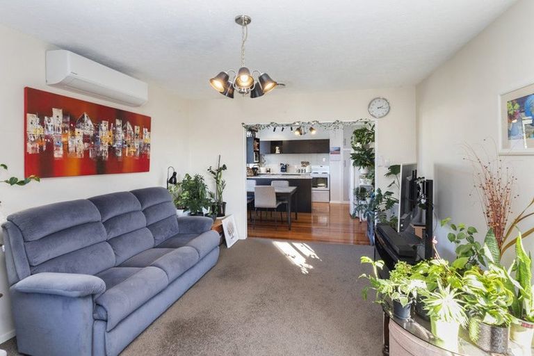 Photo of property in 3 Clipper Place, Redwood, Christchurch, 8051