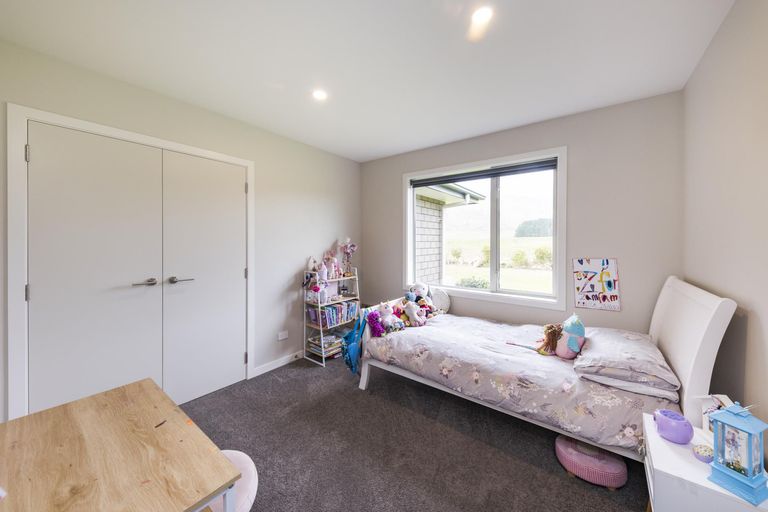 Photo of property in 20 Highland View Drive, Tokomaru, Palmerston North, 4474