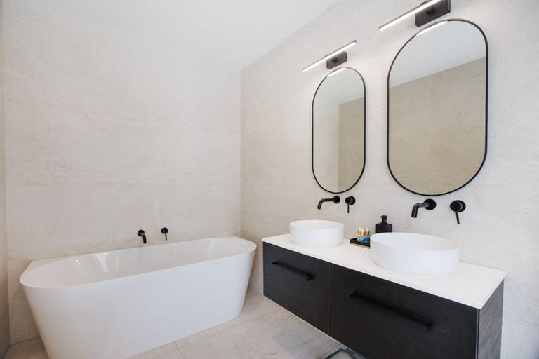 Photo of property in 48 Memorial Drive, Hokowhitu, Palmerston North, 4410