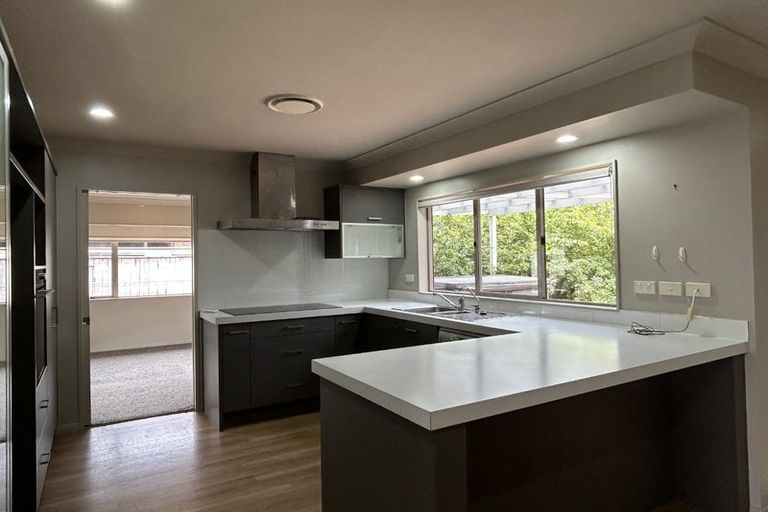 Photo of property in 8 Girvan Terrace, Wattle Downs, Auckland, 2103