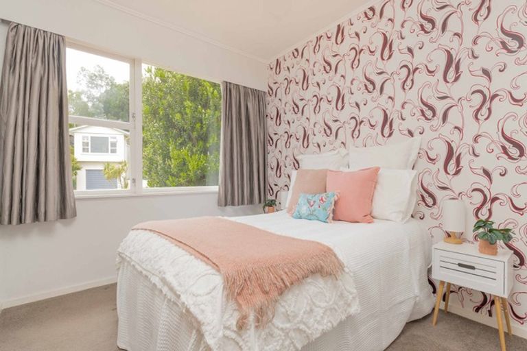 Photo of property in 2 Annan Grove, Papakowhai, Porirua, 5024